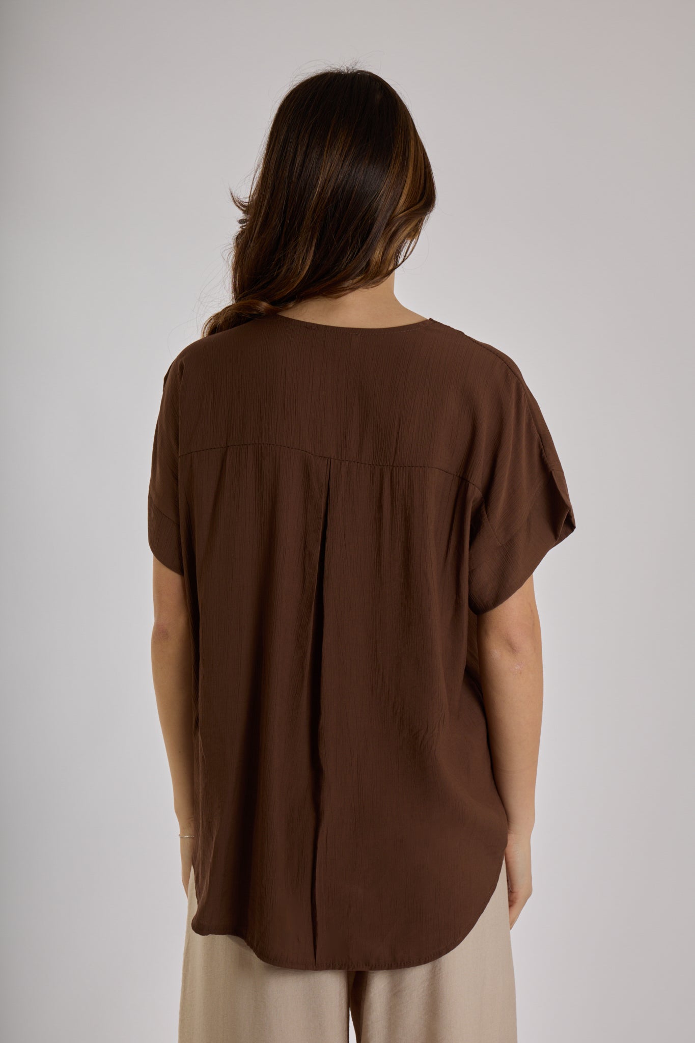 BLUSA SCOLLO V CON SPILLA|Colore:Cioccolato