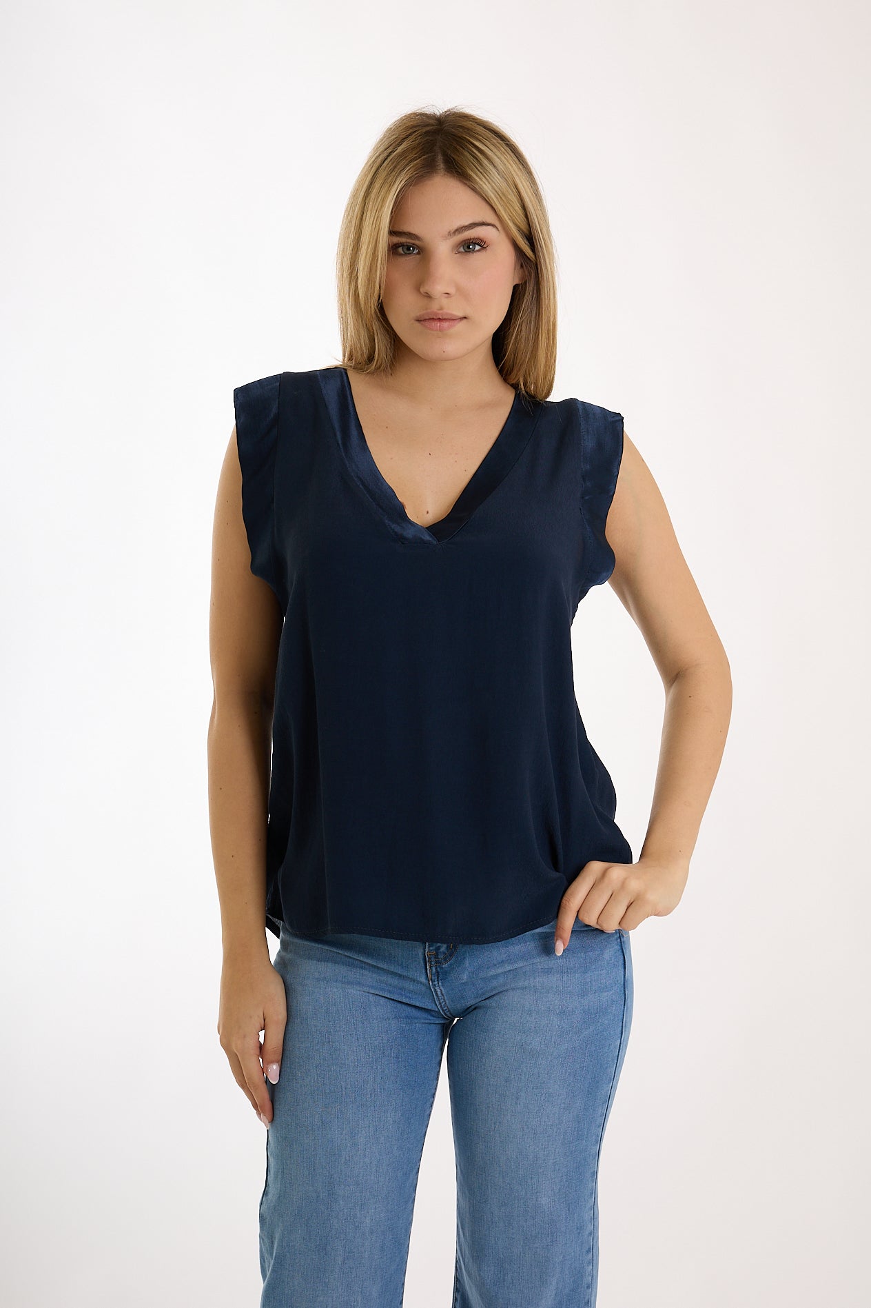 TOP CON SCOLLO A V IN RASO|Colore:Blu