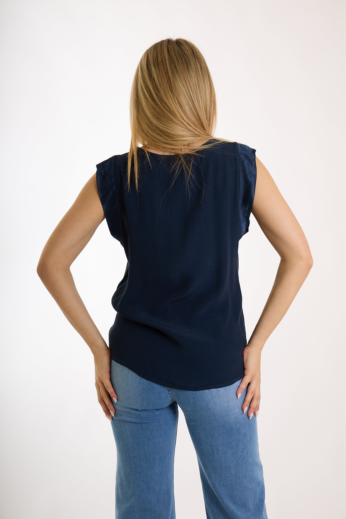 TOP CON SCOLLO A V IN RASO|Colore:Blu