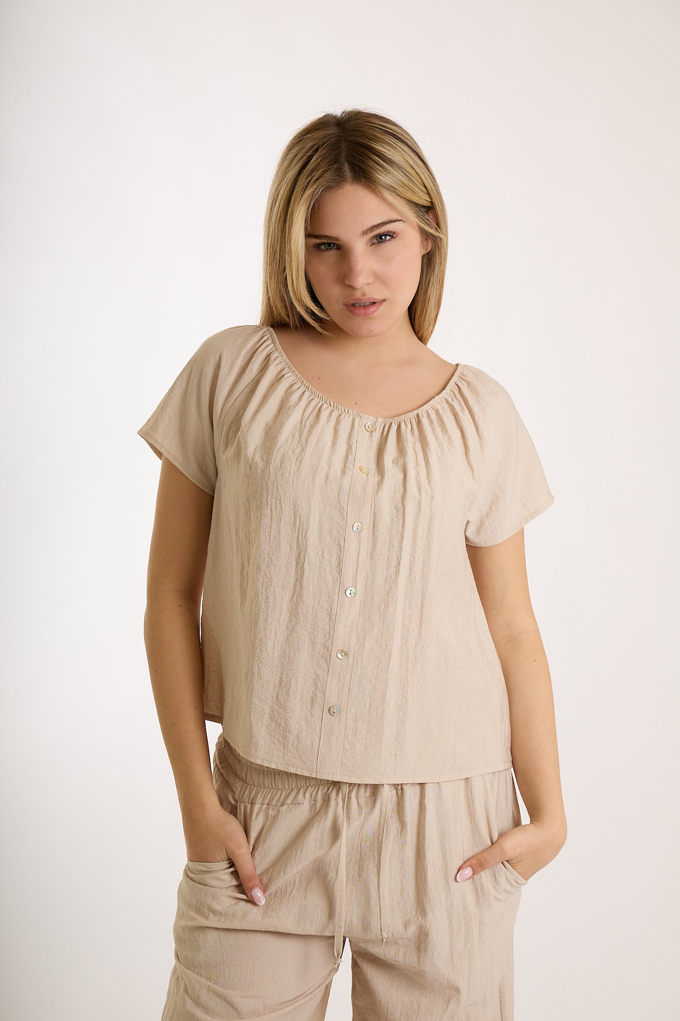 BLUSA CON BOTTONI FRONTALI|Colore:Sabbia
