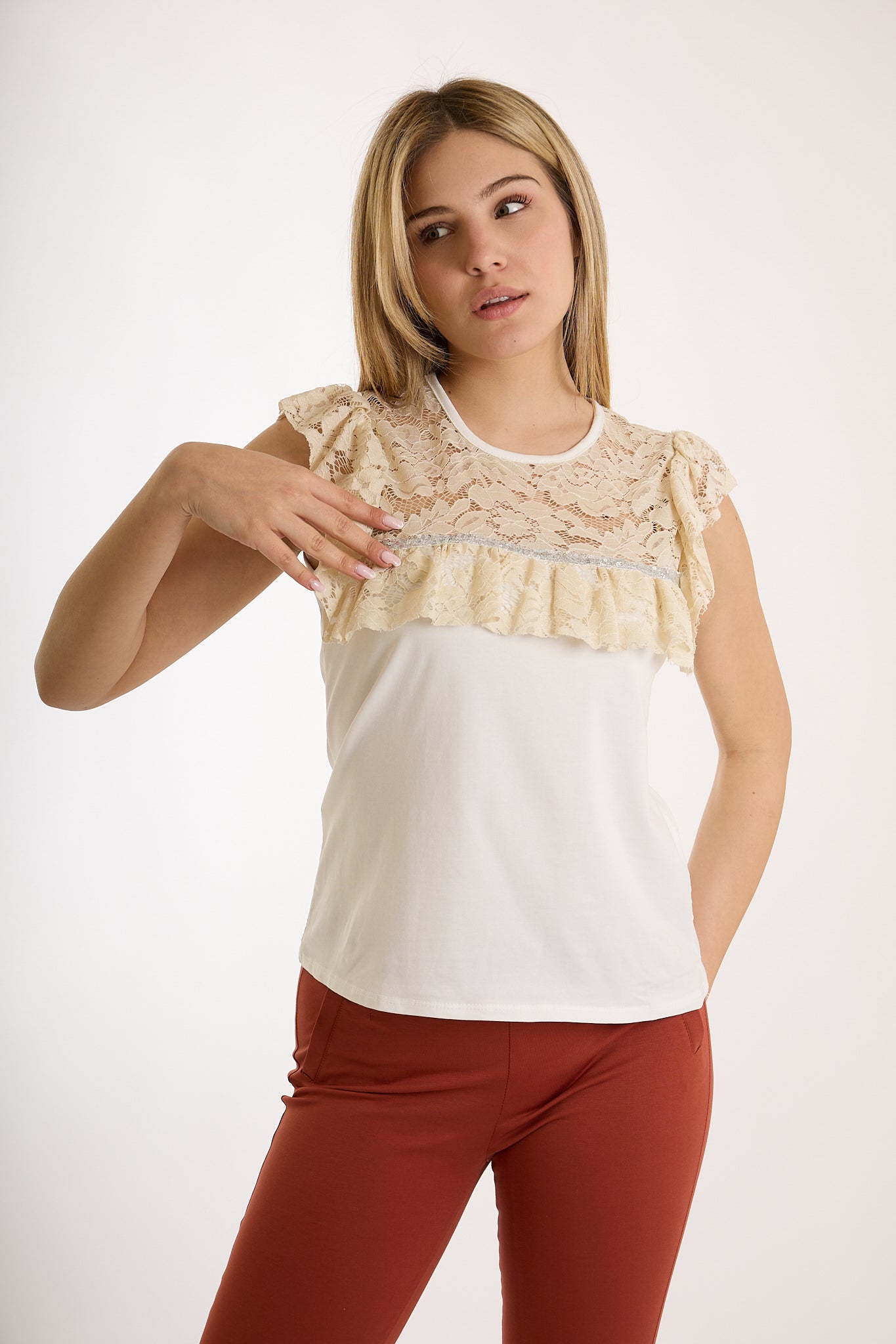 TOP CON RICAMI |Colore:Sabbia