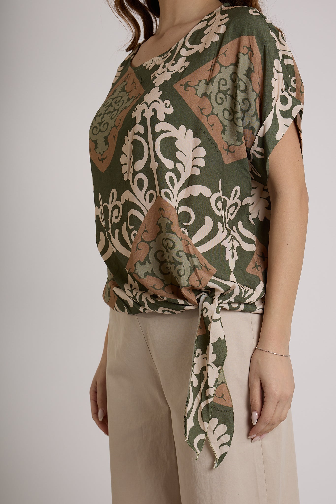 BLUSA CON NODO LATERALE IN FANTASIA|Colore:Militare