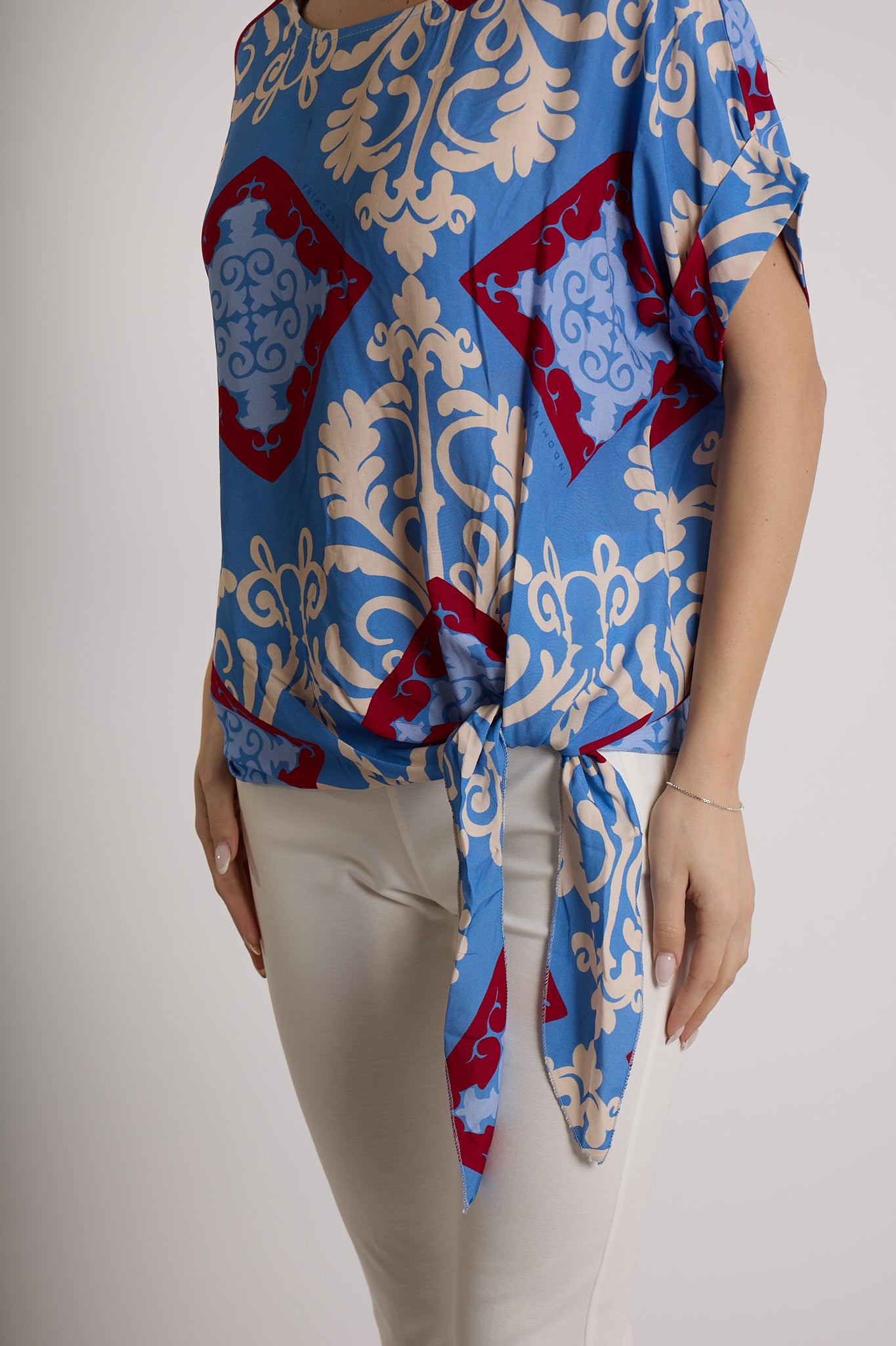 BLUSA CON NODO LATERALE IN FANTASIA|Colore:Jeans
