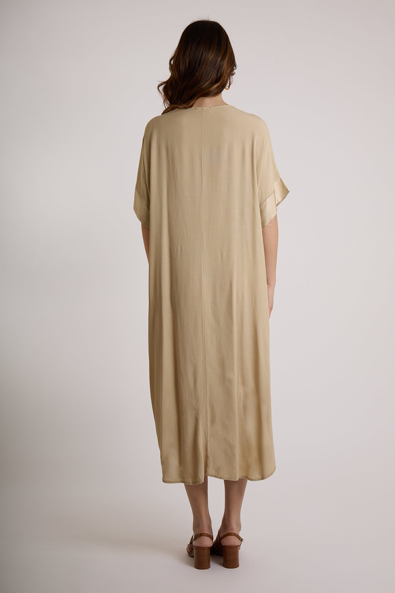 ABITO SCOLLO V|Colore:Sabbia
