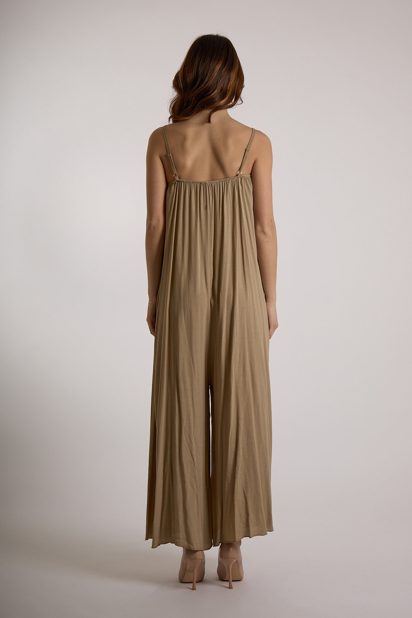 TUTA SCOLLO RASO|Colore:Sabbia