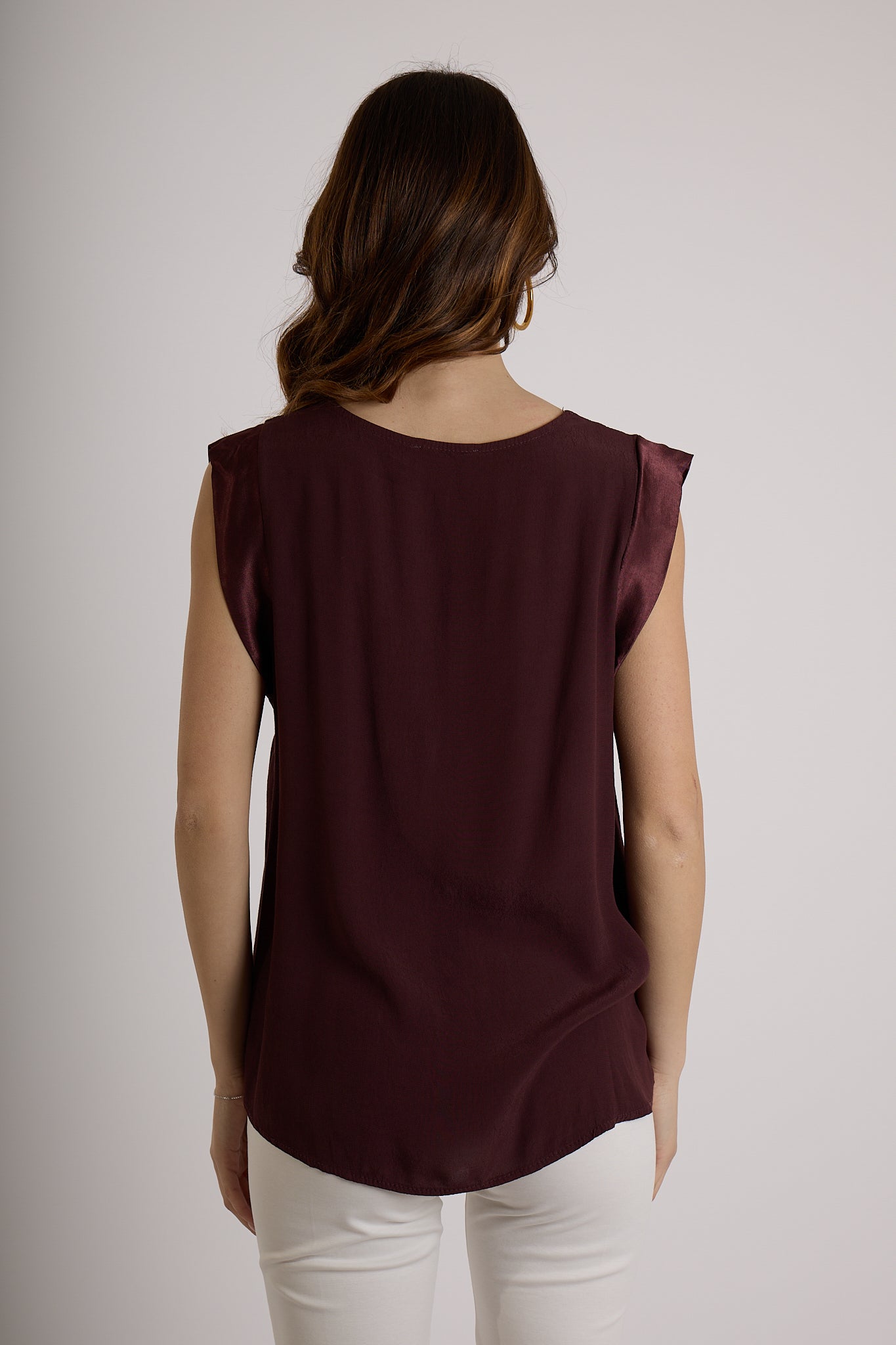 TOP CON SCOLLO A V IN RASO|Colore:Rosso india