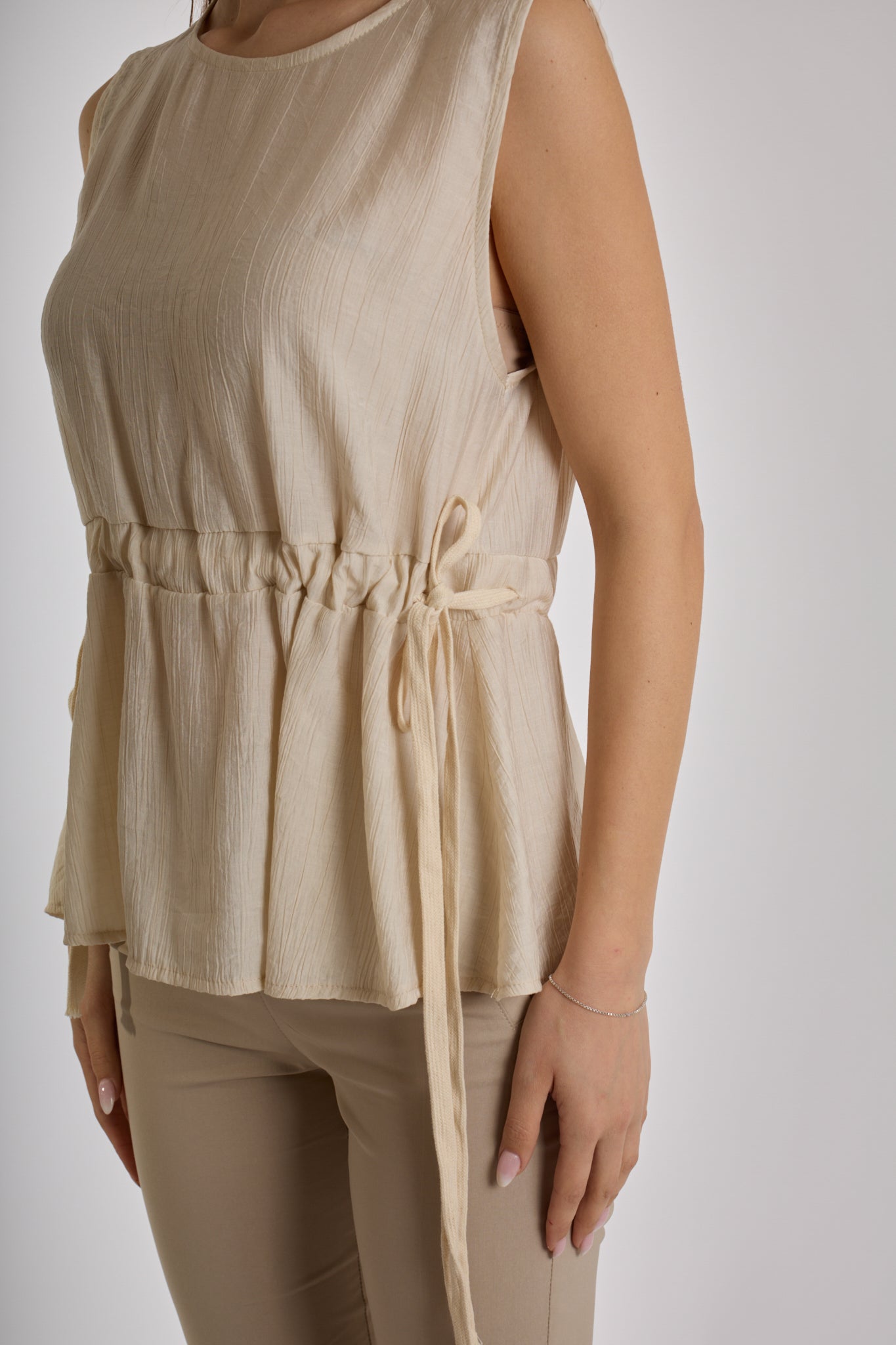 TOP FIOCCHI LATERALI|Colore:Sabbia