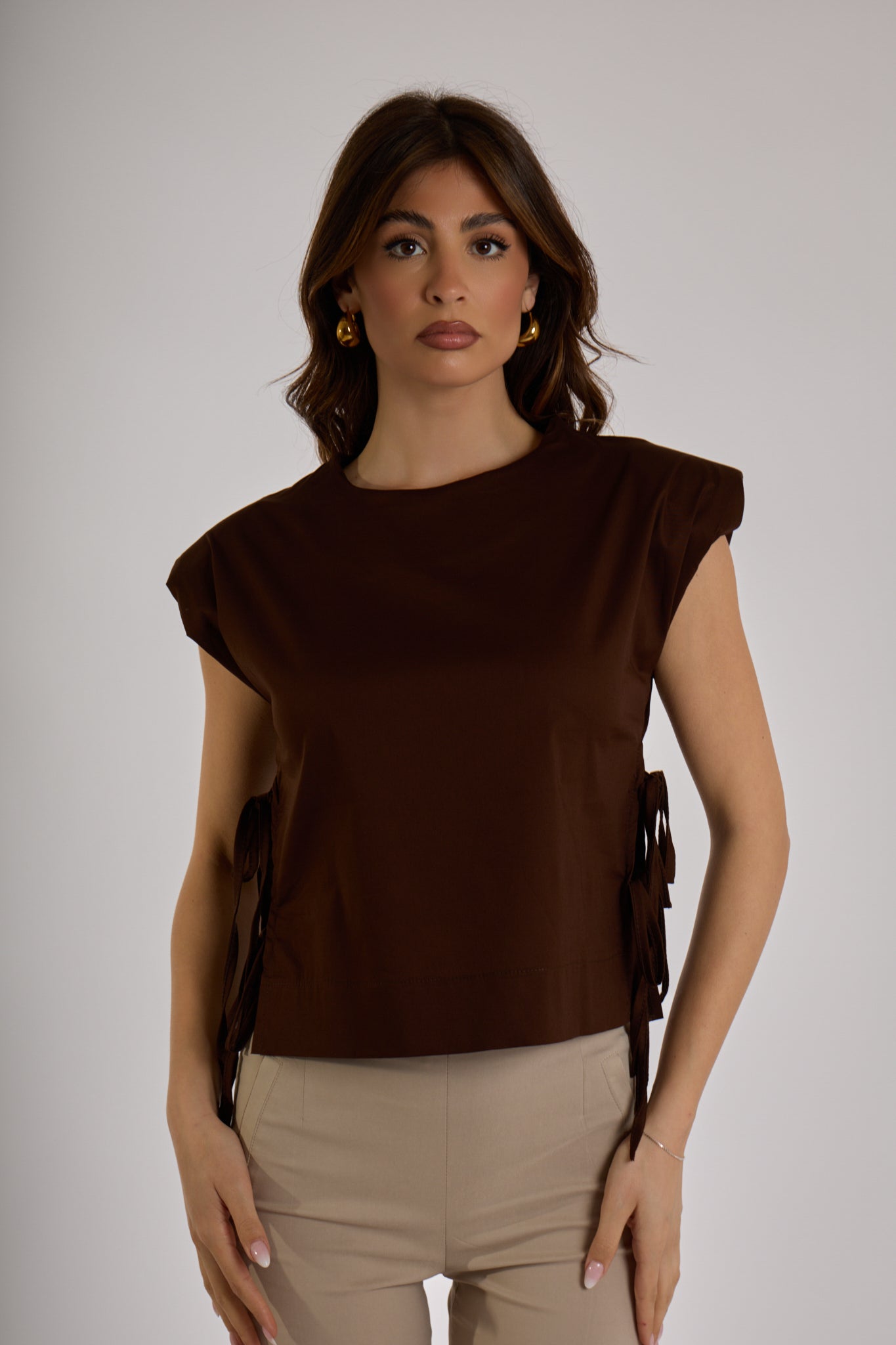 TOP FIOCCHI LATERALI|Colore:Cioccolato