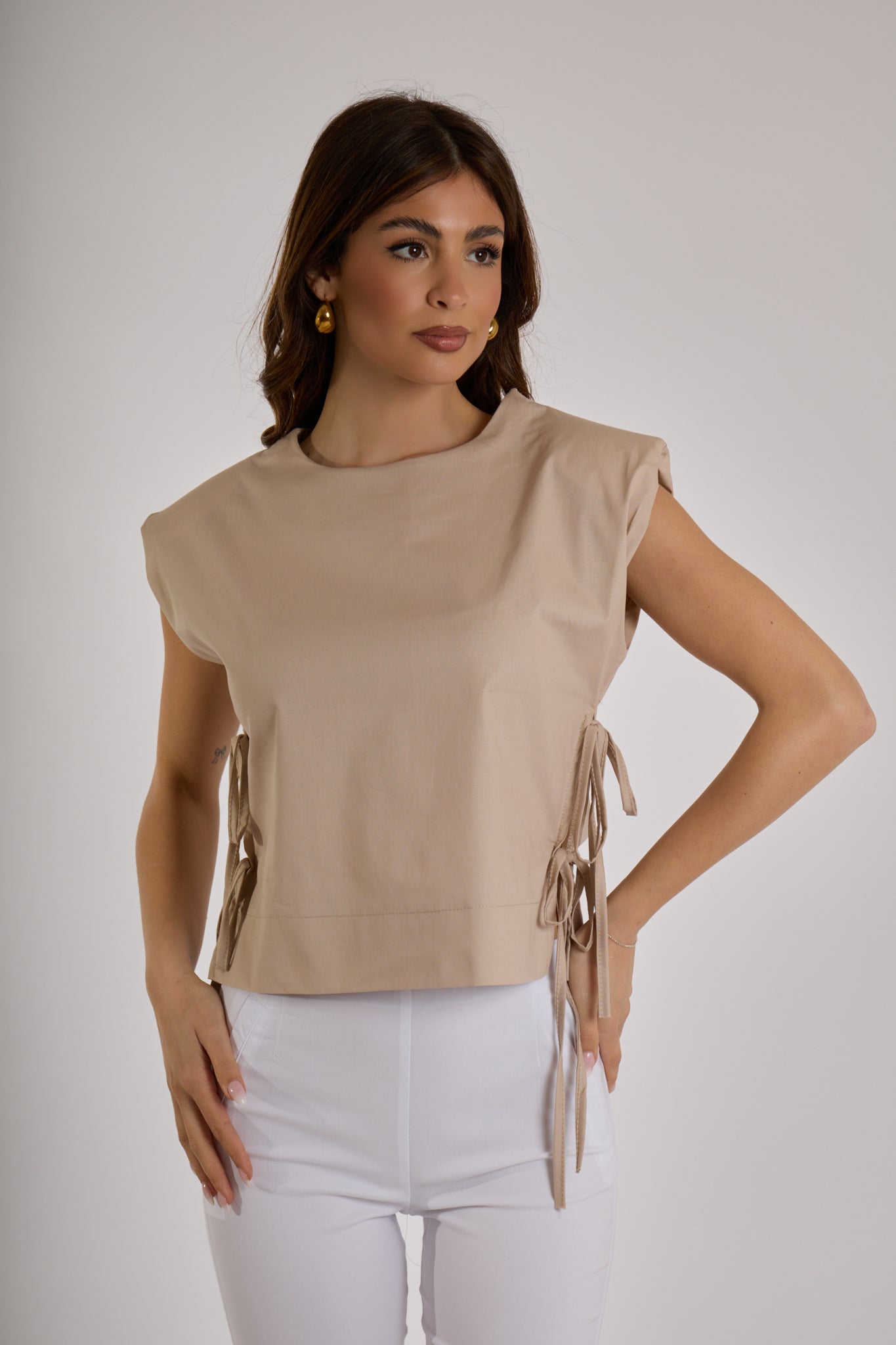 TOP FIOCCHI LATERALI|Colore:Sabbia