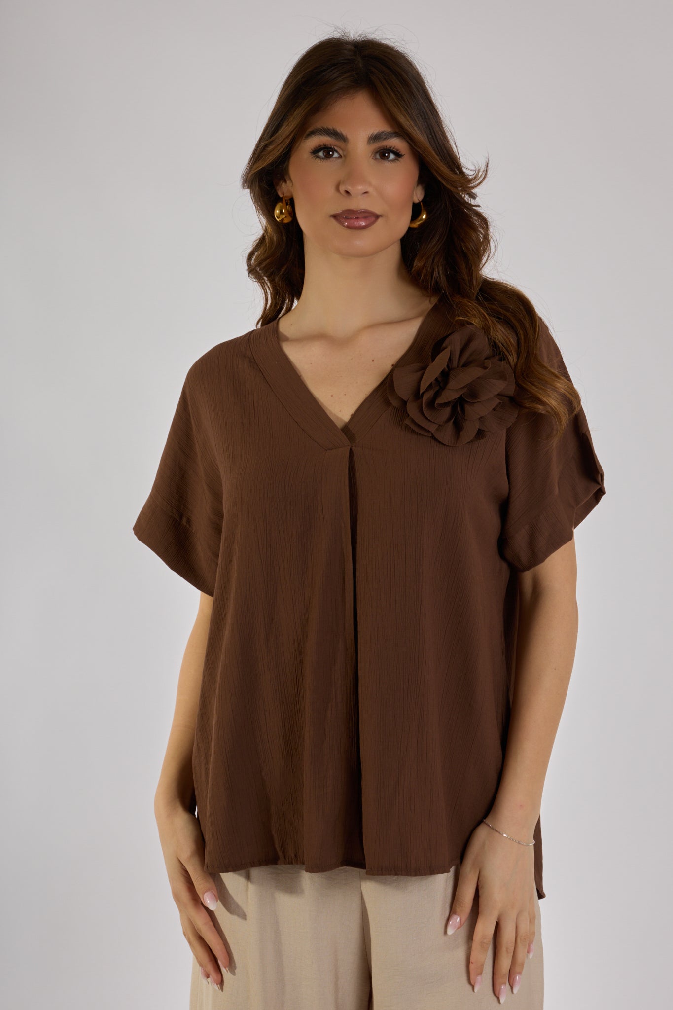 BLUSA SCOLLO V CON SPILLA|Colore:Cioccolato