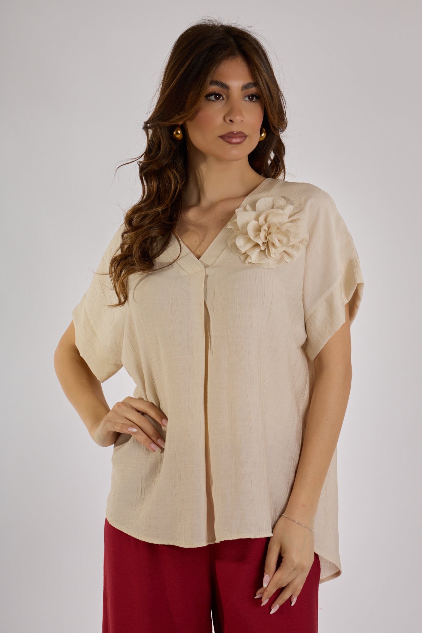 BLUSA SCOLLO V CON SPILLA|Colore:Sabbia