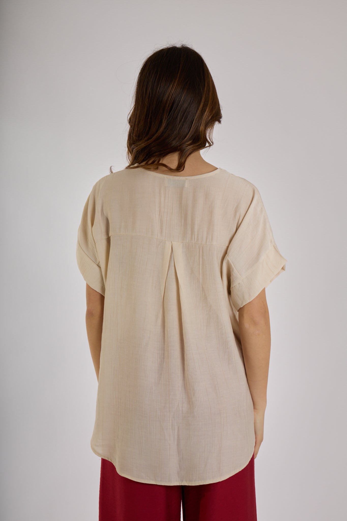 BLUSA SCOLLO V CON SPILLA|Colore:Sabbia